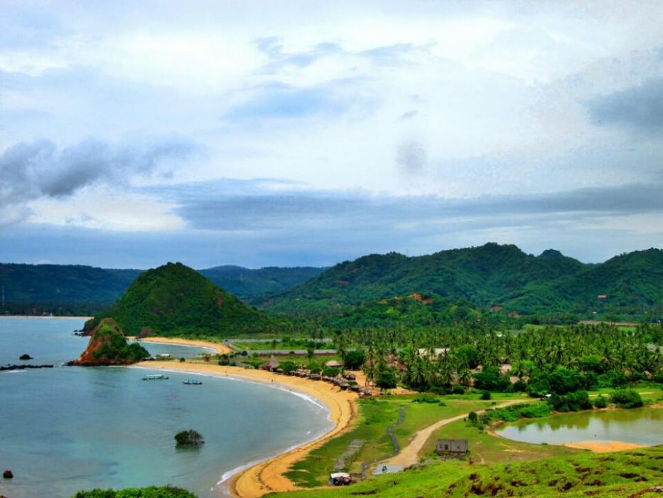 Pantai Kuta Lombok dari Bukit Mandalika Paket Wisata