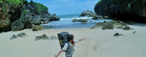 Pantai Wohkudu adalah salah satu dari jejeran pantai di Yogyakarta. Pantai Wohkudu memiliki lokasi yang tersembunyi